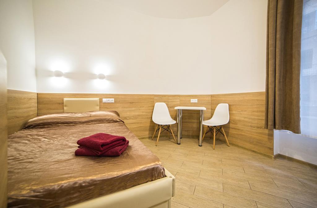Mini Economy Apartments - Chornovola Avenue - 2 Minutes To The Opera House Leopoli Esterno foto
