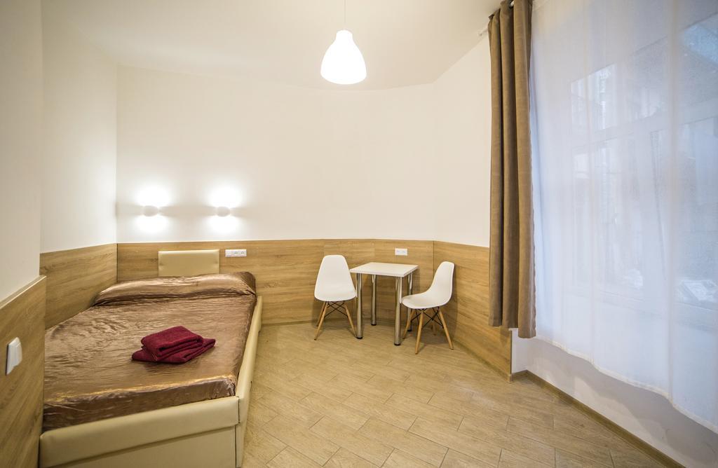 Mini Economy Apartments - Chornovola Avenue - 2 Minutes To The Opera House Leopoli Esterno foto